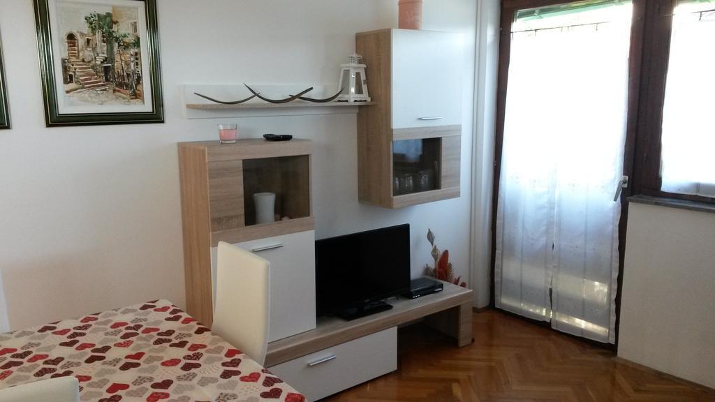 Apt Mirella Apartment روفينج الغرفة الصورة